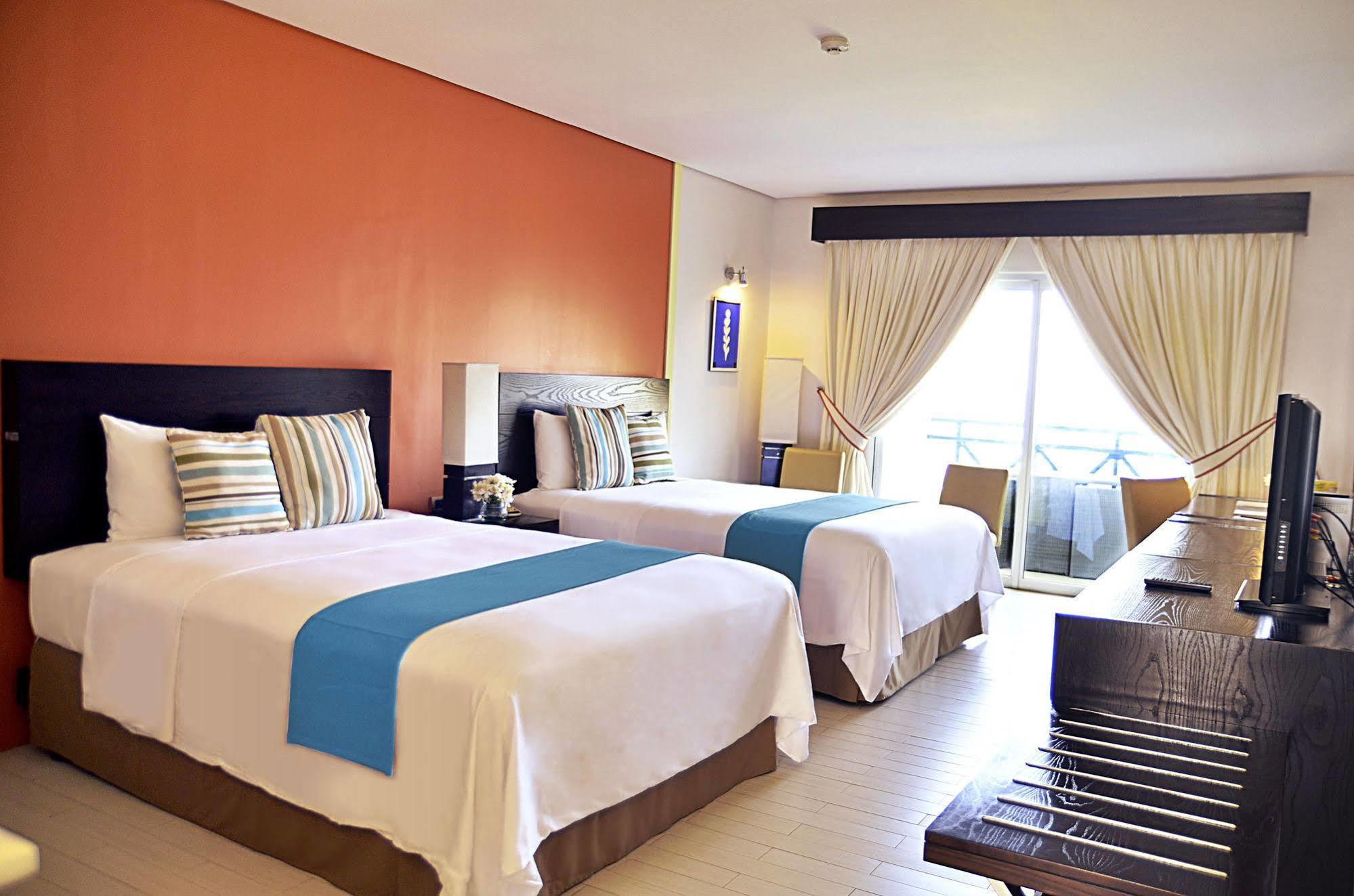 Thunderbird Resorts - Poro Point San Fernando City  Esterno foto