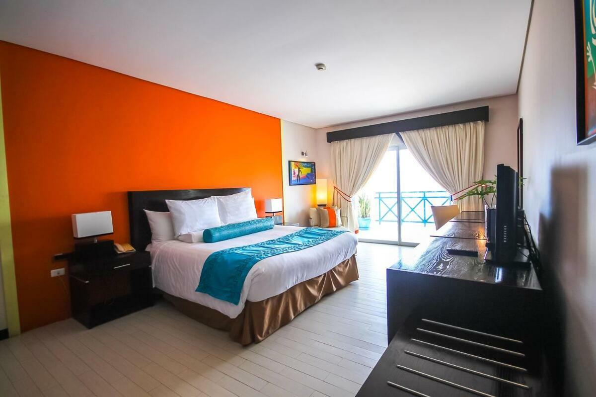 Thunderbird Resorts - Poro Point San Fernando City  Esterno foto